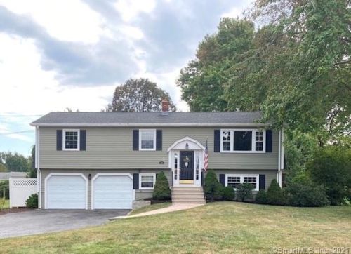 20 Myers Ln, Milford, CT 06460 exterior