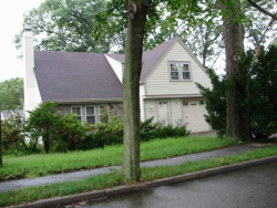 33 Hickory Cliff Rd, Newton, MA 02464 exterior