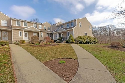 47 Cobblestone Dr, Groton, CT 06340 exterior