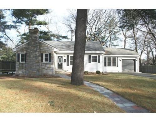 4 Locksley Rd, Lynnfield, MA 01940 exterior