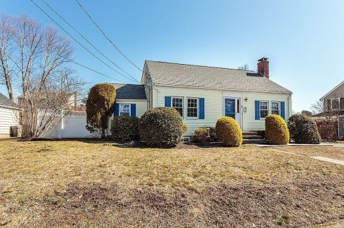 6 Bonad Rd, Stoneham, MA 02180 exterior