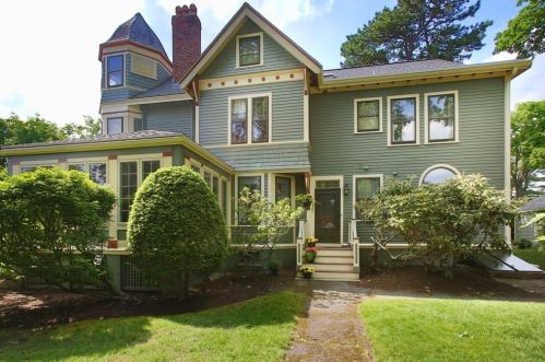 137 Mount Vernon St, Roxbury Xing, MA 02125 exterior