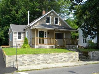 83 Lewis St, Union City, CT 06770 exterior