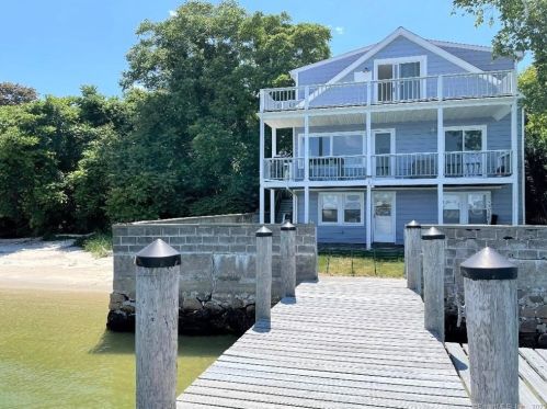 352 Pequot Ave, United States Coast Guard Ac, CT 06320 exterior