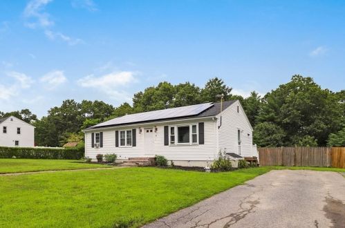 130 Hummingbird Ln, Taunton, MA 02718 exterior