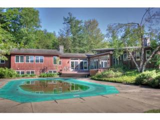 351 Sylvan Park Rd, Stowe, VT 05672 exterior