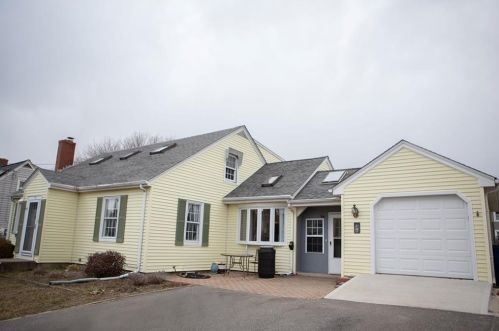 48 Dewey Ave, Tiverton, RI 02878 exterior