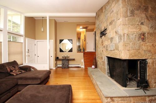 110 Grenelle St, Bridgeport, CT 06606 exterior