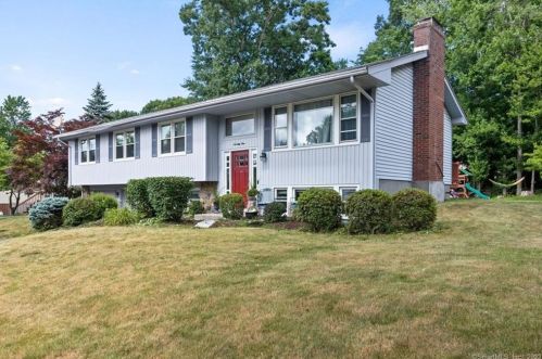 71 Kent Dr, Manchester, CT 06042 exterior