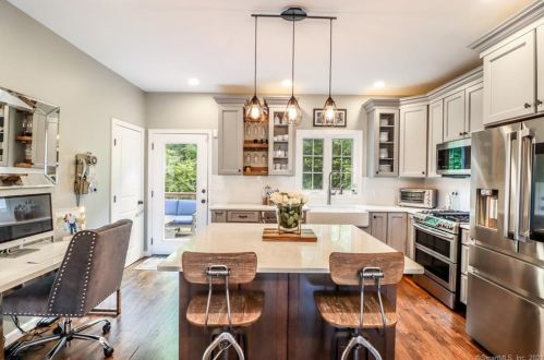 6 Old Oak Dr, Brookfield Center, CT 06804 exterior