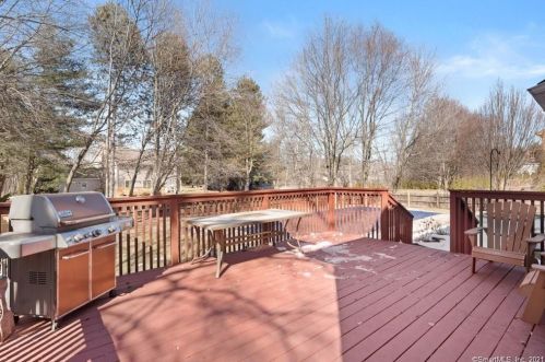 56 Bancroft Ln, Wapping, CT 06074 exterior