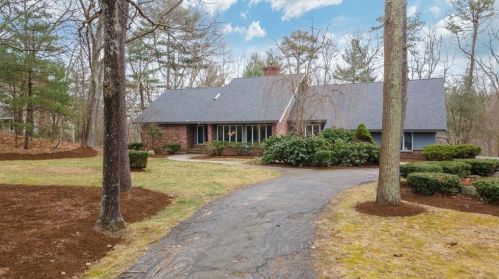 11 Devonshire Rd, Middleton, MA 01949 exterior