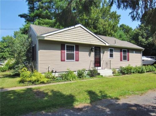 2010 Nooseneck Hill Rd, Coventry, RI 02816 exterior