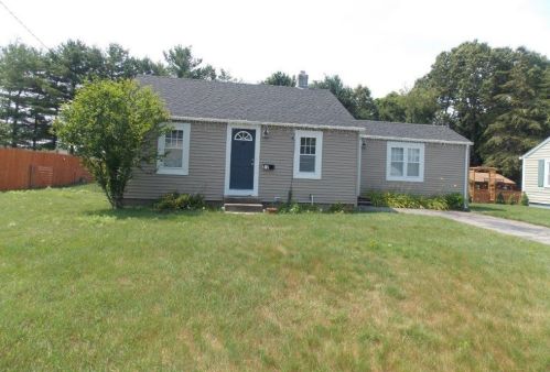107 Endicott Dr, Warwick, RI 02886 exterior