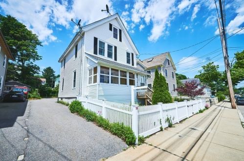 139 Walworth St, Roxbury-Xing, MA 02131 exterior