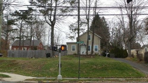 170 Broad St, Meriden, CT 06450 exterior