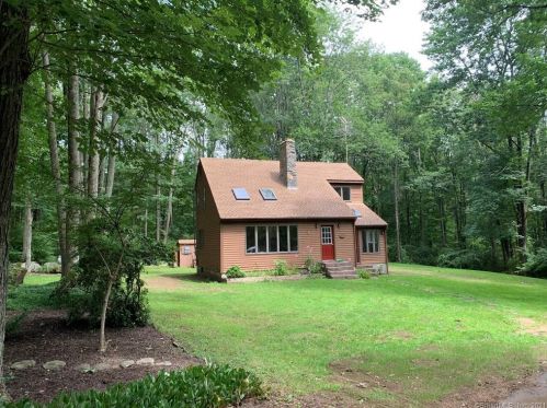 852 Hampton Rd, Pomfret Center, CT 06259 exterior
