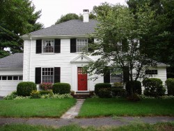 28 Grayson Ln, Newton, MA 02462 exterior