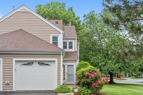 1 Teal Cir, Walpole, MA 02081 exterior