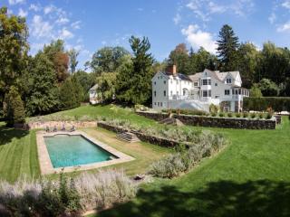 71 Porchuck Rd, Greenwich, CT 06831 exterior