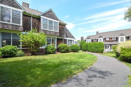 22 Fox Dr, South Kingstown, RI 02882 exterior