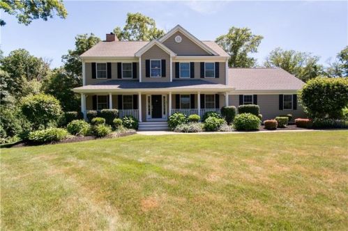 47 Tanglewood Dr, Tiverton, RI 02878 exterior