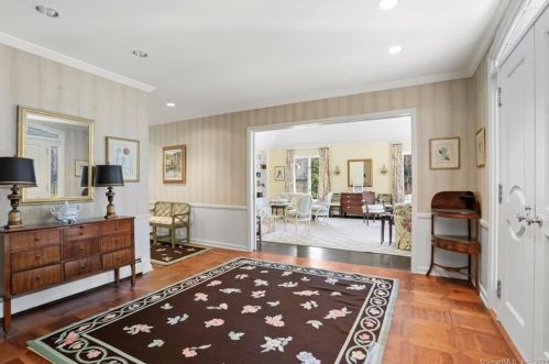 4 Wahackme Ln, New Canaan, CT 06840 exterior