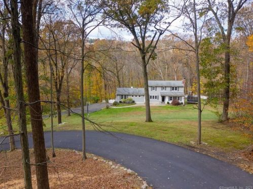 32 Colonial Rd, New Canaan, CT 06840 exterior
