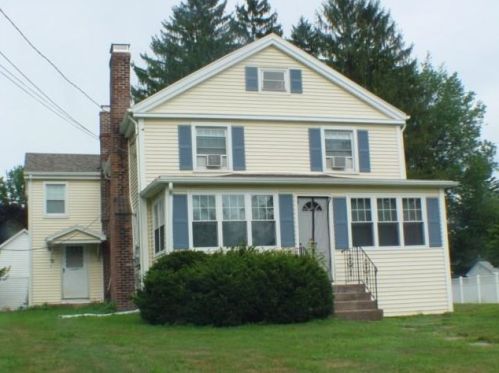 77 Suffield St, Windsor Locks, CT 06096 exterior