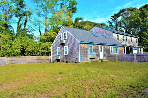 23 James Pl, Oak Bluffs, MA 02539 exterior
