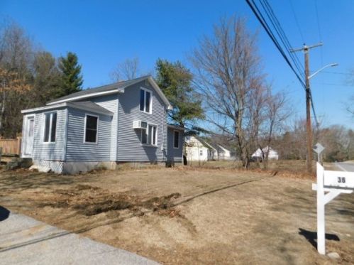 36 Kingston Rd, Plaistow, NH 03865 exterior