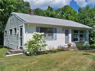 42 Seneca Rd, Wallingford, CT 06492 exterior