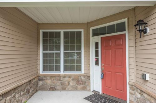 9 Watkins Dr, Sandy-Hook, CT 06482 exterior