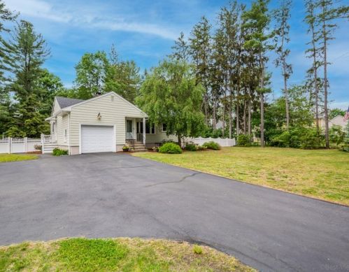 267 Concord Rd, Bedford, MA 01730 exterior