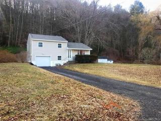 10 Hillside Ct, Brookfield-Center, CT 06804 exterior
