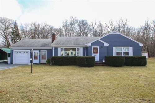 38 Balmoral Ct, Seekonk, MA 02771 exterior