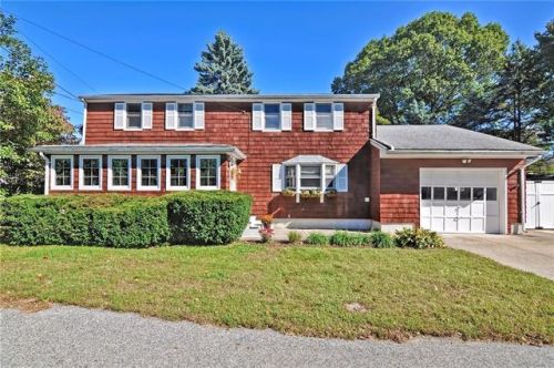 111 Lonsdale Farm Rd, Cumberland, RI 02864 exterior