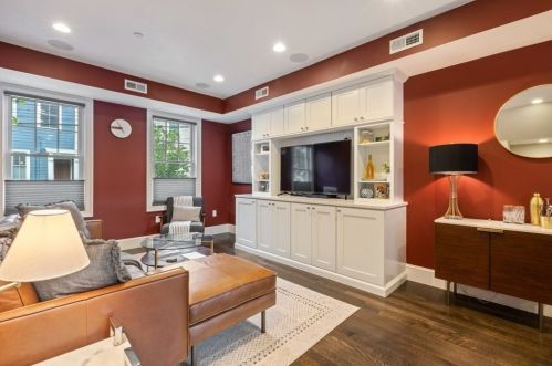 213 5Th St, Roxbury-Xing, MA 02127 exterior