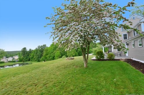 1013 Hartford Pike, Killingly, CT 06241 exterior