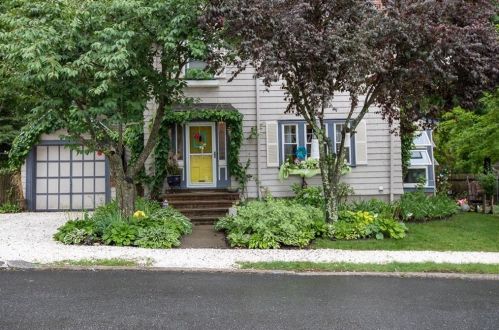 81 Alhambra Cir, Providence, RI 02905 exterior