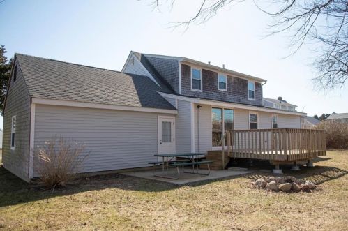 3 Terra Dr, Narragansett, RI 02882 exterior