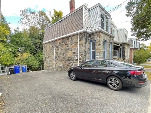 31 Newton St, Roxbury-Xing, MA 02135 exterior