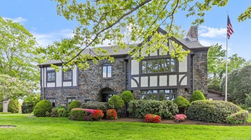 271 Sailors Ln, Bridgeport, CT 06605 exterior