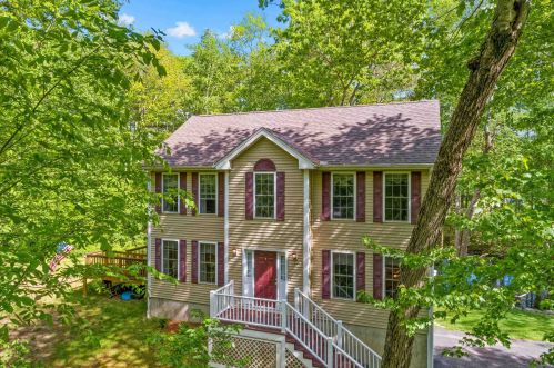 14 Holton Cir, Londonderry, NH 03053 exterior