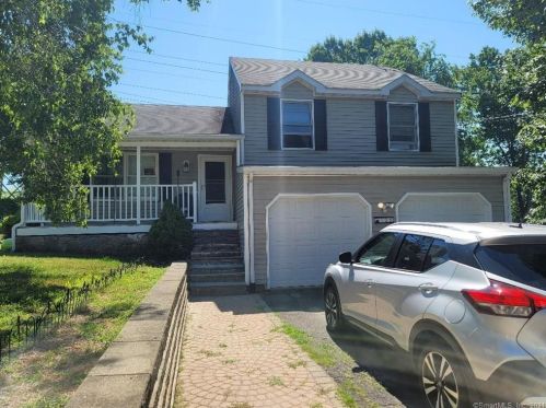 125 Heritage Dr, Waterbury, CT 06708 exterior