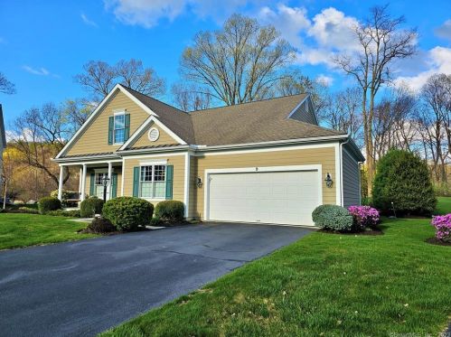 9 Black Swan Ct, Brookfield Center, CT 06804 exterior