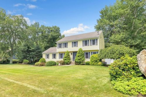 19 Pine Tree Hill Rd, Huntington, CT 06484 exterior