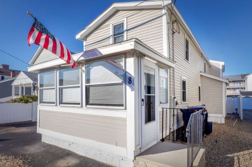 8 Fellows Ave, Hampton Beach, NH 03842 exterior