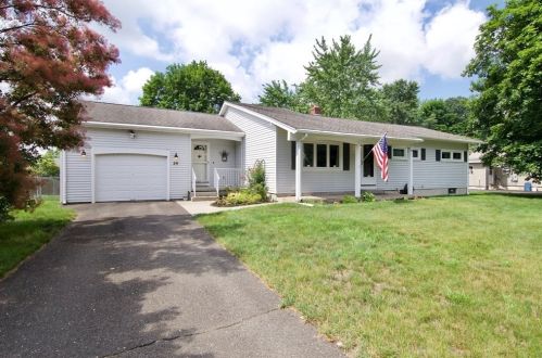 39 Crow Ln, Springfield, MA 01109 exterior