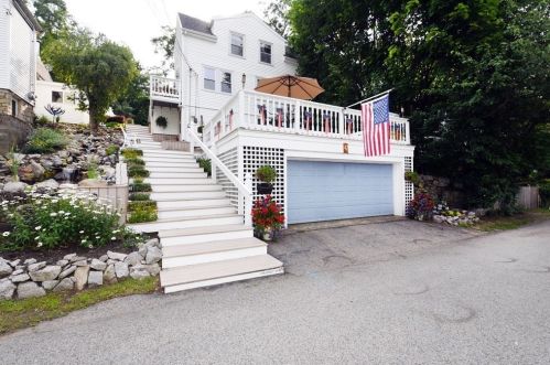 42 Seaver Rd, Weymouth, MA 02189 exterior